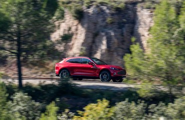 Aston Martin-ი კროსოვერების წარმოებას აფართოებს: DBX-ს ახალი მოდელები დაემატება