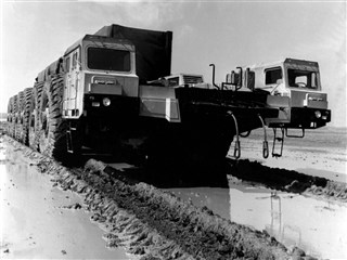 საბჭოთა კავშირში 12-ბორბლიანი მეგა სატვირთო მანქანა 42.4-ლიტრიანი ძრავით ააწყვეს