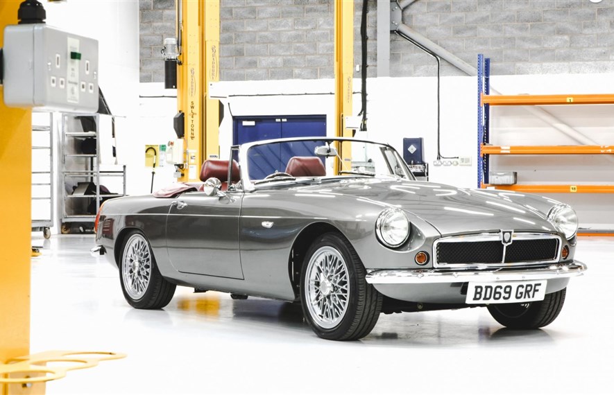 RBW EV Roadster-ი 90 000£-იანი ფლაგ ინ MGB-ა