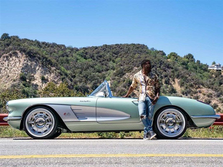 კევინ ჰარტმა 1959 წლის Corvette-ში 825 000$ გადაიხადა