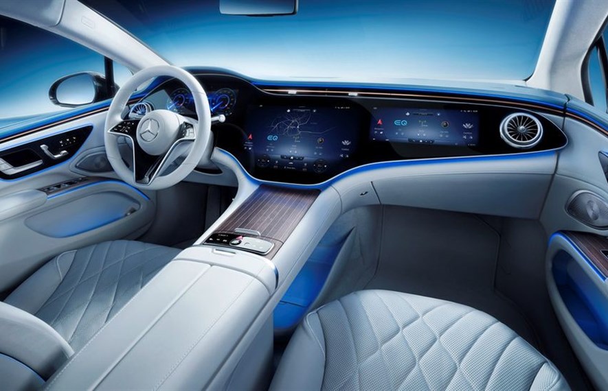 Mercedes EQS-ის გიგანტური ეკრანი Tesla-ს იწვევს
