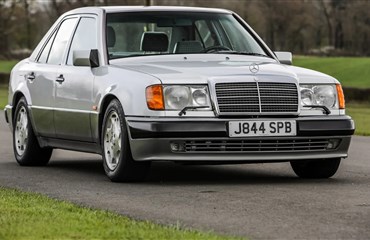 „მისტერ ბინის“ Mercedes 500E აუქციონზე მეორედ მოხვდა