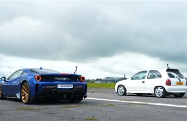 2-ძრავიანი Opel Corsa Ferrari 488 Pista-ს წინააღმდეგ