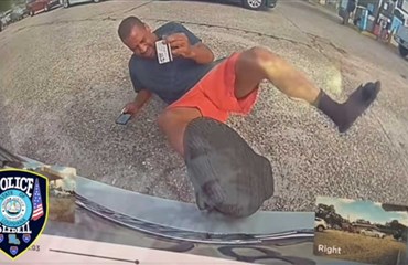 Tesla-ს კამერაში გამოჩნდა, რომ კაცი მას სპეციალურად შეეჯახა