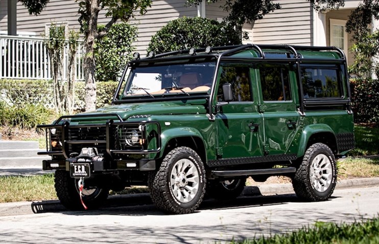 ინადირეთ ბრიტანულ სტილში: Land Rover Defender „კორვეტის“ ძრავით