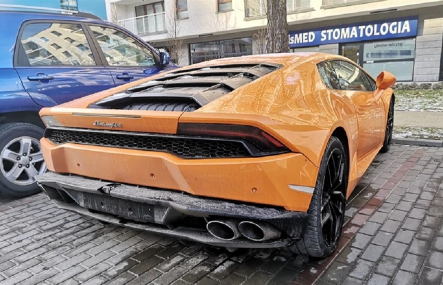 პოლონეთში ქართული ნომრებით დამტვრეული Lamborghini მიატოვეს