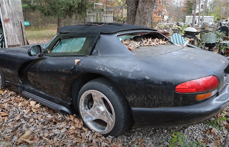 მიტოვებული Dodge Viper RT/10  მკვდრეთით აღადგინეს