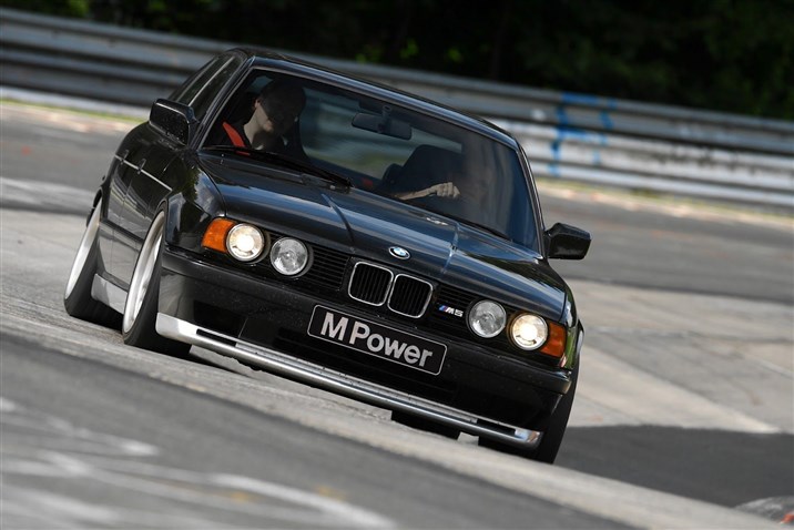 E34 M5 Nurburgring-ზე 30 წლის შემდეგაც იდეალურად დადის