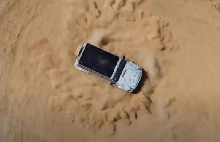Mercedes-Benz-ის ელექტრო EQG-ის ტანკივით მოხვევა შეუძლია