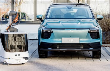 კარლი რობოტია, რომელსაც თქვენი მანქანის დატენვა ძალიან უნდა