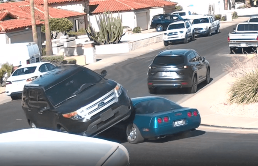 ავარია, Corvette, Ford Explorer