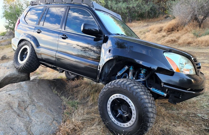 ეს მოდიფიცირებული Lexus GX470 უგზოობის მოყვარულთა ოცნებაა