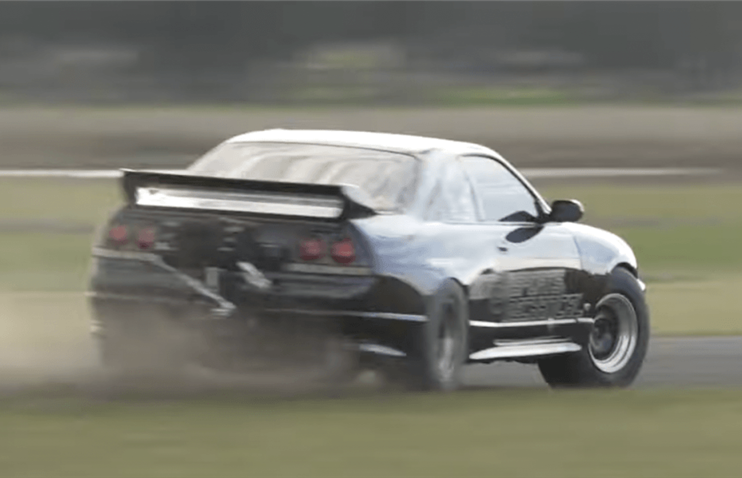 GT-R-ის მძღოლი 270კმ/სთ-ით მოძრაობისას დაიმტვრა და გადარჩა
