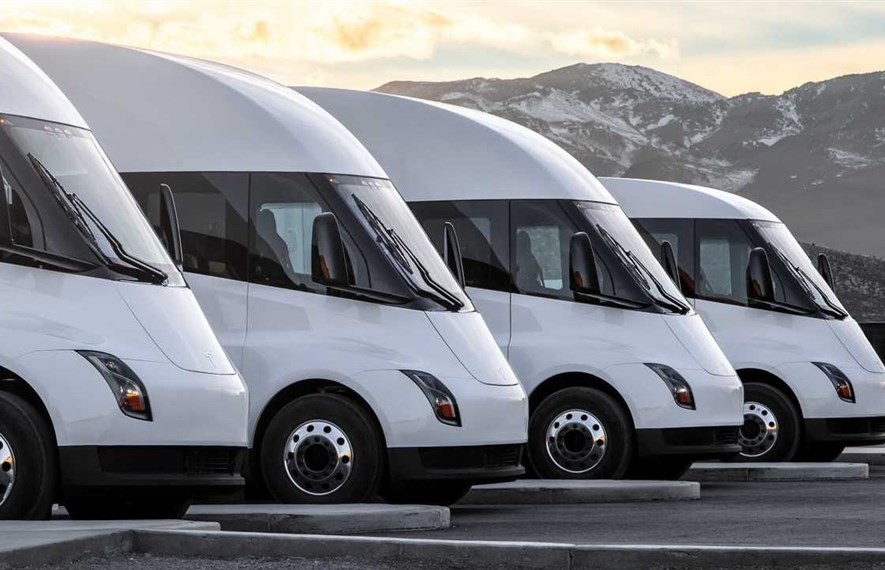 ილონ მასკმა დაადასტურა, რომ Tesla Semi-ს გაყიდვა წელს დაიწყება