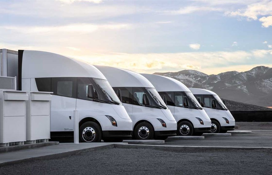 Tesla წელს 100 ეგზემპლარ Semi სატვირთოს გამოუშვებს