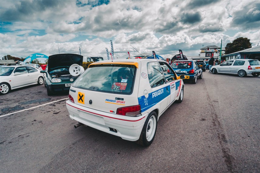 ბედნიერებისთვის ბევრი ფული არაა საჭირო: Peugeot 106 Rallye Replica