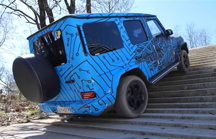 Mercedes EQG კლდეზე და კიბეებზე უპრობლემოდ ადის
