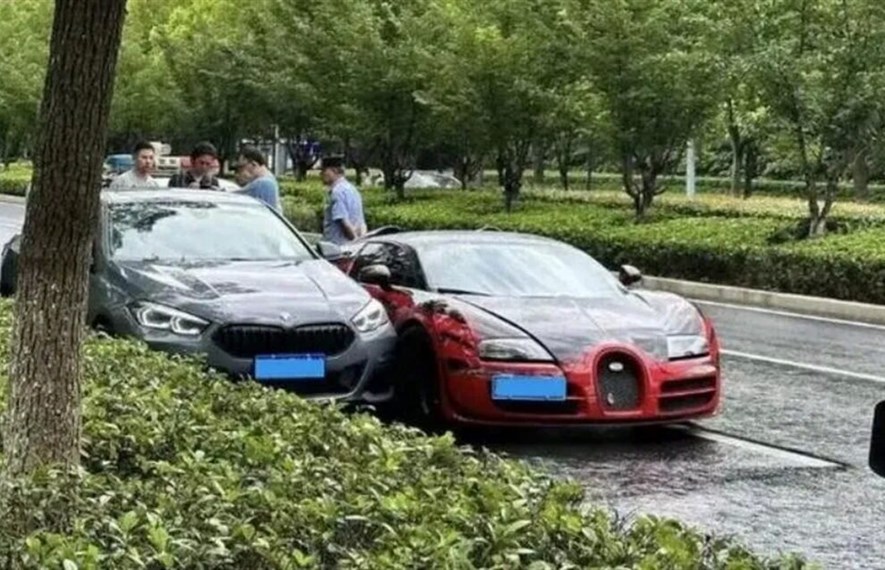 ვიდეო: Bugatti Veyron-ი და BMW ერთმანეთს ეჯახება