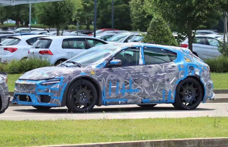 პირველი გამოჩენა: როგორ გამოიყურება Ferrari-ის ელექტრომობილი?