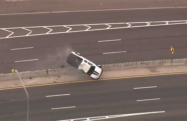 პოლიციის დევნისას პიკაპი გადაბრუნდა და გზა ისევ განაგრძო