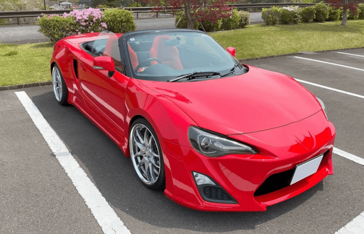 ვიღაცამ შუაძრავიანი Toyota GT86 Roadster-ი ააწყო და ახლა ყიდის