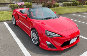 ვიღაცამ შუაძრავიანი Toyota GT86 Roadster-ი ააწყო და ახლა ყიდის
