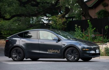Tesla-ს თვითმართვად „რობოტაქსებს“ საგზაო წესების დარღვევისთვის უკვე უჩივიან