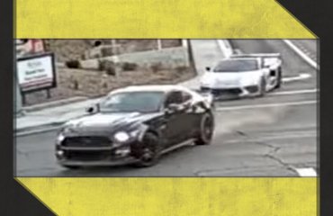 Mustang-ი ორ მანქანას შეეჯახა, Corvette გაიქცა | ვიდეო