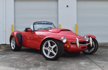 ამერიკული Panoz Roadster-ი, რომელიც ბრიტანულ Caterham-ზე ძლიერი გამოვიდა