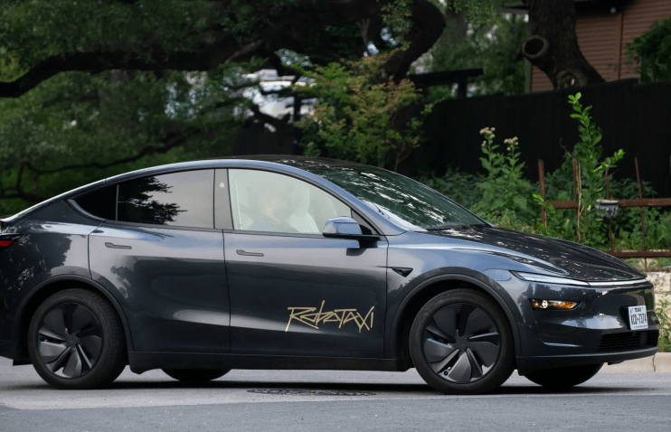 Tesla თვითმართვადი „რობოტაქსებისთვის“ უკვე მძღოლებს ეძებს | მილიარდერს გეგმა ჩაუვარდა?