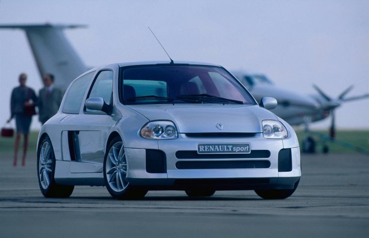 "დამქვრივებელი" Renault Clio V6, რომელიც უმართავი იყო