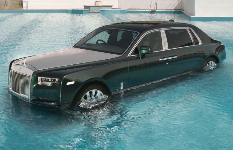 Rolls-Royce-მა Phantom-ი აუზში მოისროლა | კომპანიამ მუსიკალური ლეგენდა გააცოცხლა