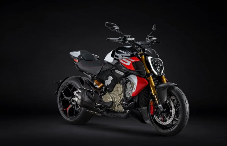 Ducati-ის მსოფლიოში ყველაზე სწრაფად აჩქარებადი მოტოციკლი | 2026 წლის Diavel V4 RS