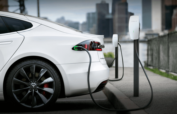 ელექტრომობილის დამმუხტველი Tesla-ს შეერთებისთანავე აფეთქდა — მიზეზები