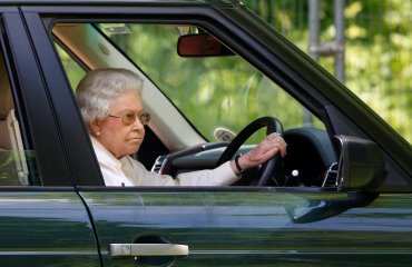 ელისაბედ II-ის რეინჯ როვერი აუქციონზე გაიყიდება