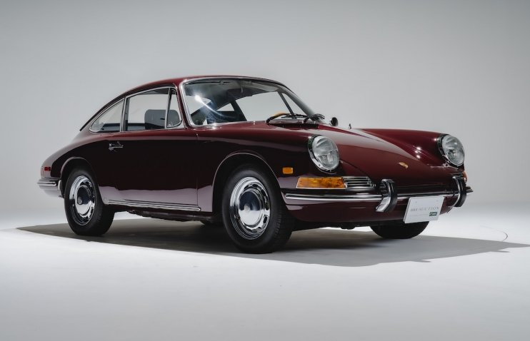 ავტოფარეხში ნახევარი საუკუნის წინ მიტოვებული Porsche, ისტორიულ გაზეთთან ერთად აღმოაჩინეს