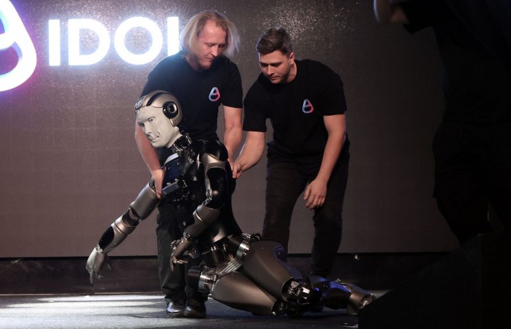 Tesla-ს კონკურენტი რუსეთიდან? | რუსული ჰუმანოიდი რობოტი დებიუტისას "ჩაფლავდა"