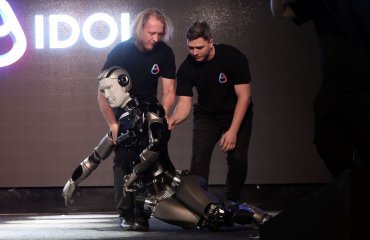 Tesla-ს კონკურენტი რუსეთიდან? | რუსული ჰუმანოიდი რობოტი დებიუტისას "ჩაფლავდა"