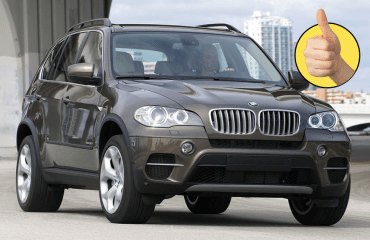 BMW მამაკაცს, რომელსაც მანქანის კარში თითი ჩაჰყვა, $2 მილიონს გადაუხდის