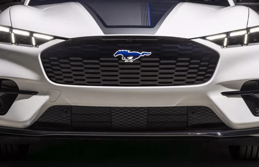 მძარცველები, Ford Mustang, Ford Mustang Mach-E, მუსტანგი