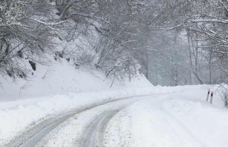თოვის და ლიპყინულის გამო, საქართველოში, საავტომობილო გზების ნაწილზე მოძრაობა შეზღუდულია