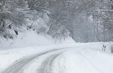 თოვის და ლიპყინულის გამო, საქართველოში, საავტომობილო გზების ნაწილზე მოძრაობა შეზღუდულია