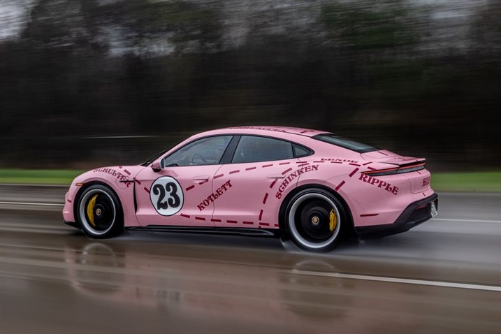 სამი უნიკალური 2020 Porsche Taycan ლეგენდარული დიზაინით