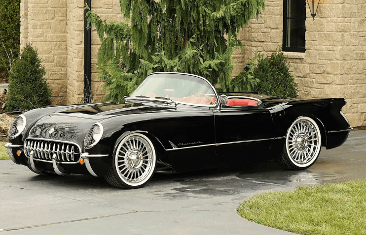 1954 წლის სტილის Corvette, რომელიც გზებზე Z06-ის შესრულებას გვთავაზობს