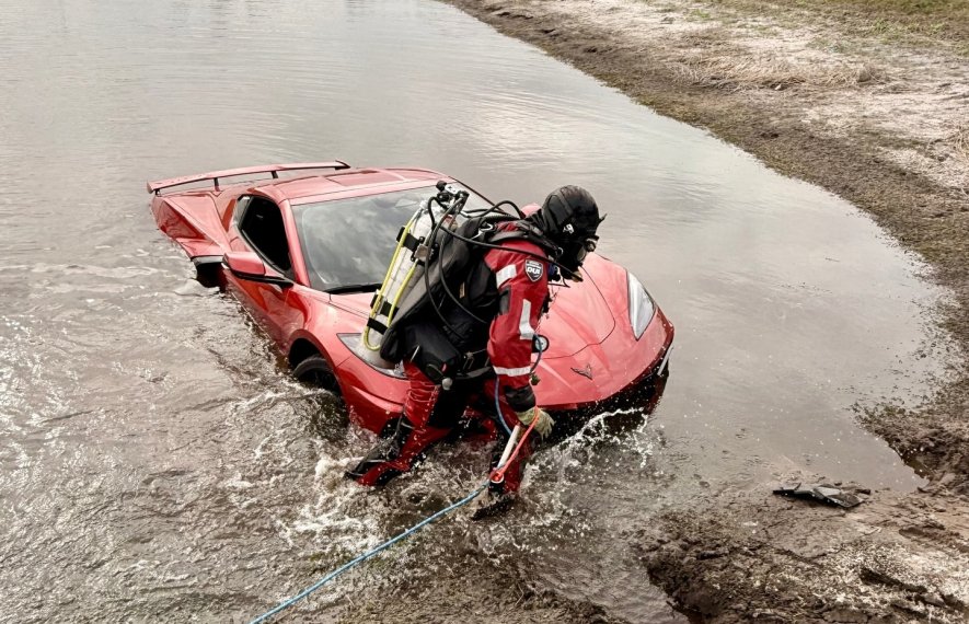 ჩაძირული ავტომობილი, შევროლეტი, შევროლეტი კორვეტი