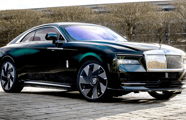 სარჩელი Rolls-Royce-ის წინააღმდეგ | მდიდრული ელექტრომობილი შეძენიდან 4 თვეში მწყობრიდან გამოვიდა