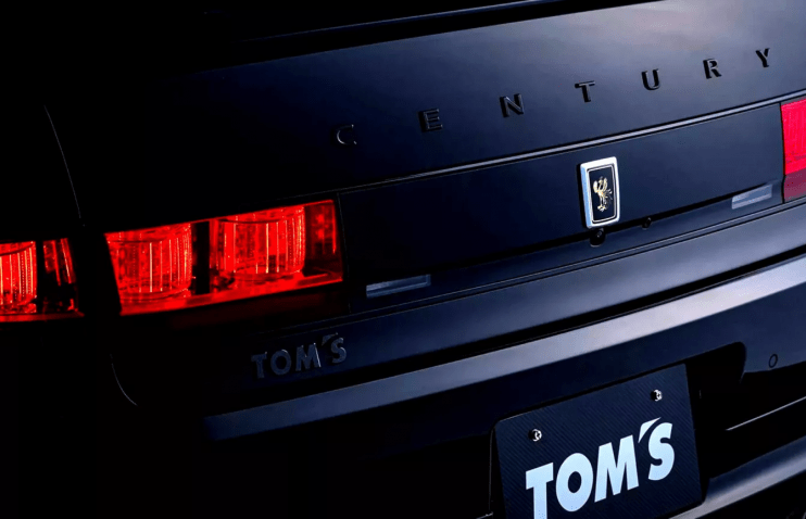 მანქანა, რომელშიც იაკუძას ბოსი უნდა იჯდეს — Toyota Century Tom's Edition