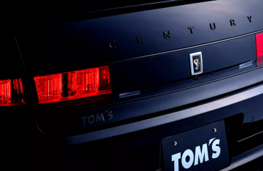 მანქანა, რომელშიც იაკუძას ბოსი უნდა იჯდეს — Toyota Century Tom's Edition