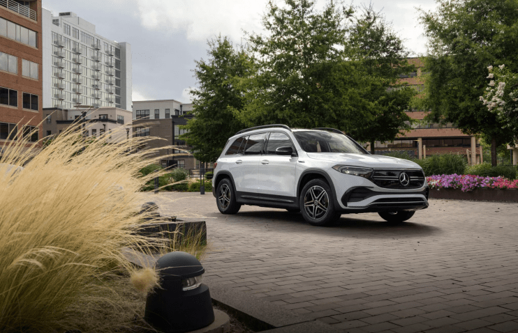 Mercedes-ი აალების საფრთხის გამო ათასობით ელექტრომობილს უკან გაიწვევს