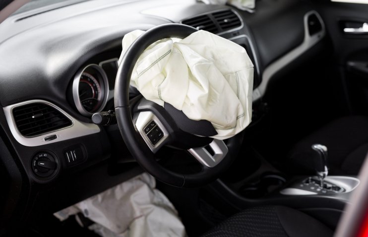 Takata-ს მკვლელი აირბაგი | სტელანტისი Dodge-ებს, Chrysler-ებს, Jeep-ებსა და Mitsubishi-ებს უკან გაიწვევს